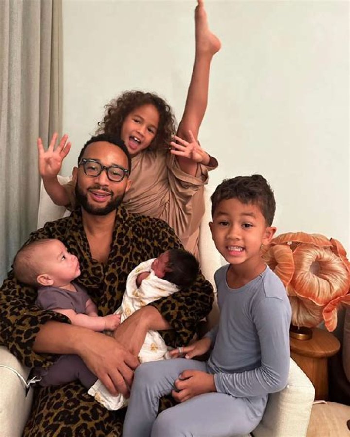 Alfonso Ribeiro Says Black Community Doesn’t Fully Support His Beautiful Mixed Family with Wife and Four Children