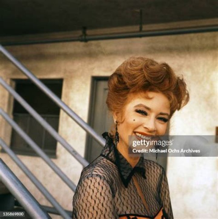 Amanda Blake Height