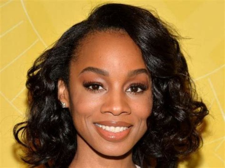 Anika Noni Rose Height