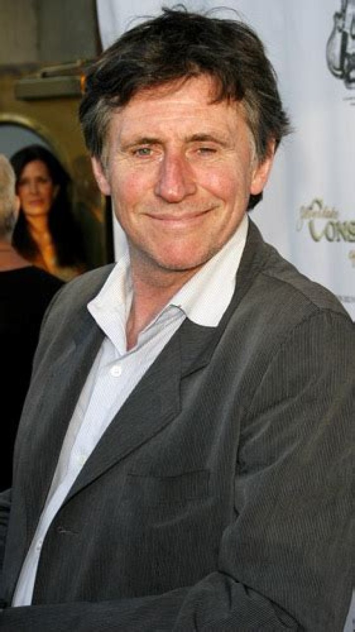 Gabriel Byrne Height