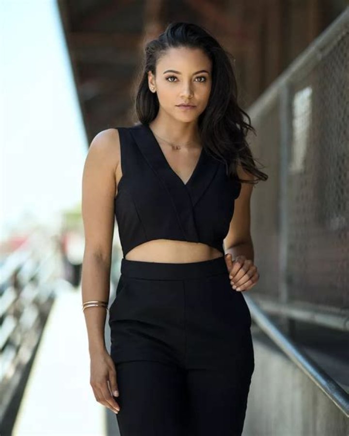Gabrielle Walsh Height