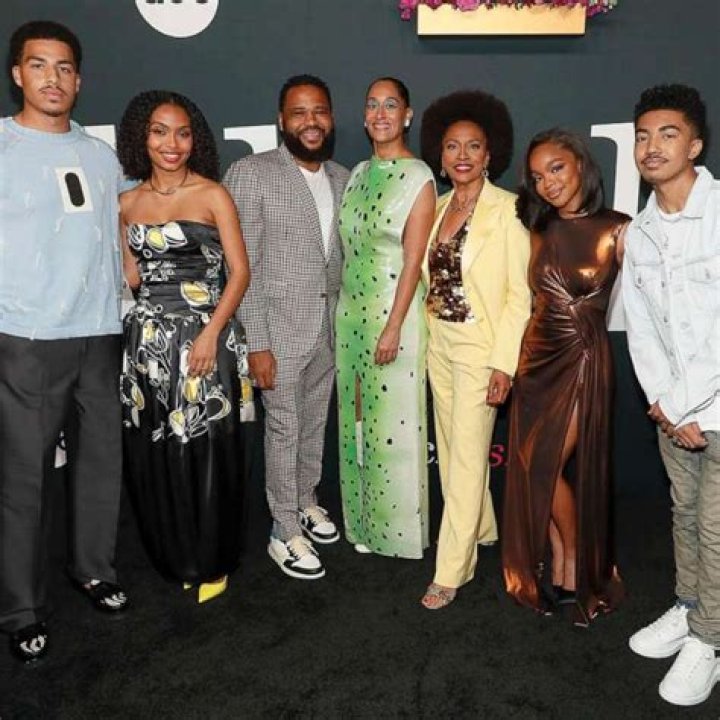 Jalyn Hall Bio, Wiki, Age, Height, Girlfriend, Now, Family Reunion, Blackish, and Net Worth