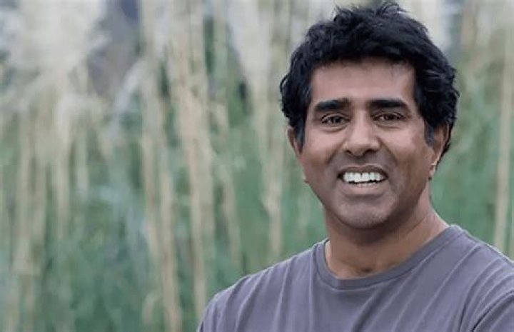 Jay Chandrasekhar Movies, Bio, Wiki, Age, Height, Wife, Salary, and Net Worth