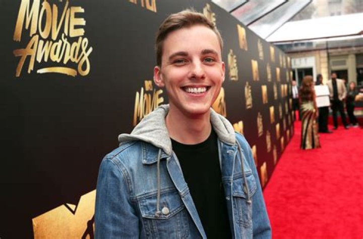 Jon Cozart Bio, Wiki, Age, Brother, Partner, Paint, Glee, Songs, and Net Worth