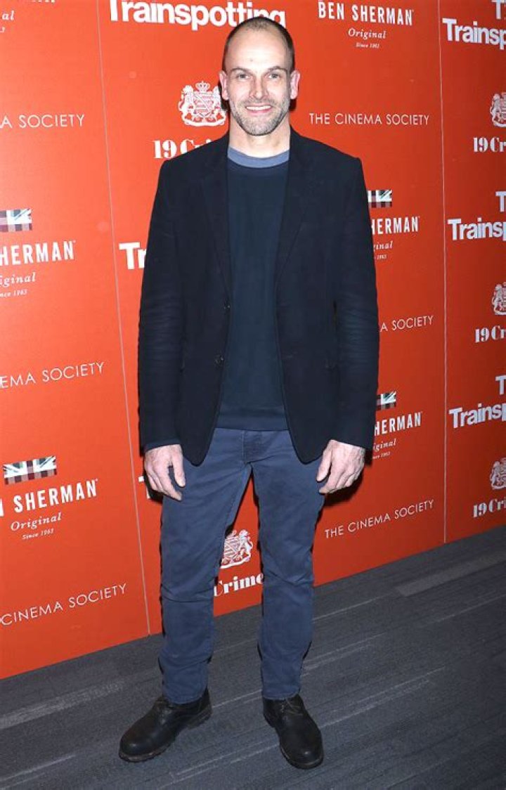 Jonny Lee Miller Height