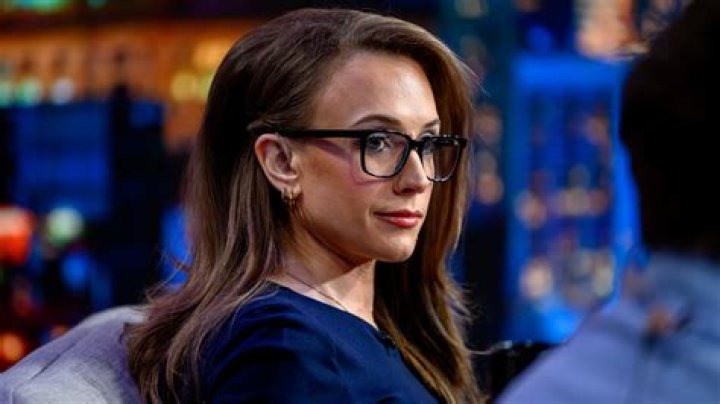 Kat Timpf Fox News, Bio, Wiki, Age, Height, Husband, Stand Up, Surgery, Salary, and Net Worth