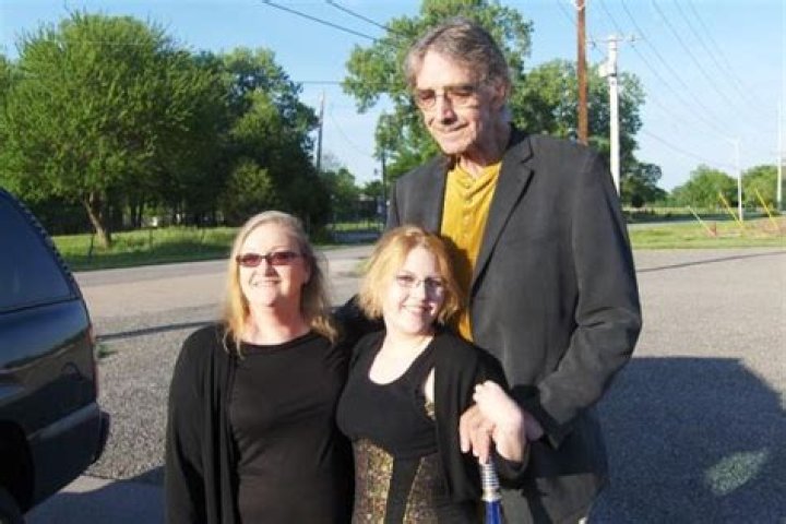 
Meet Katy Mayhew aka Katy Dehay – The Youngest Daughter Of Peter Mayhew
