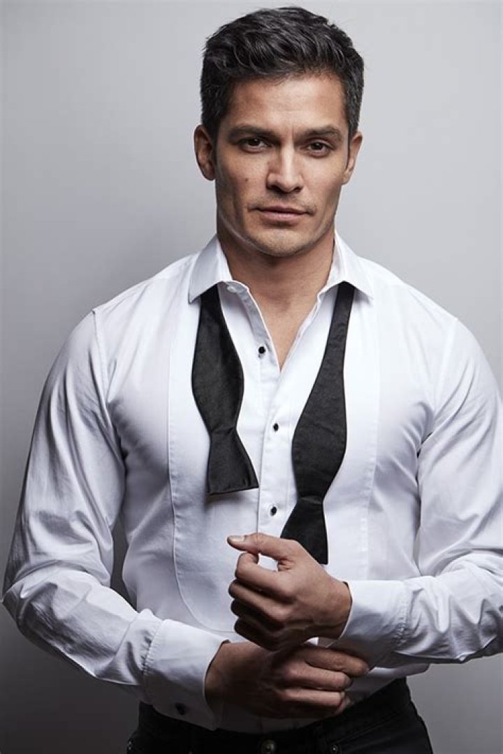 Nicholas Gonzalez – Biography, Facts & Life Story