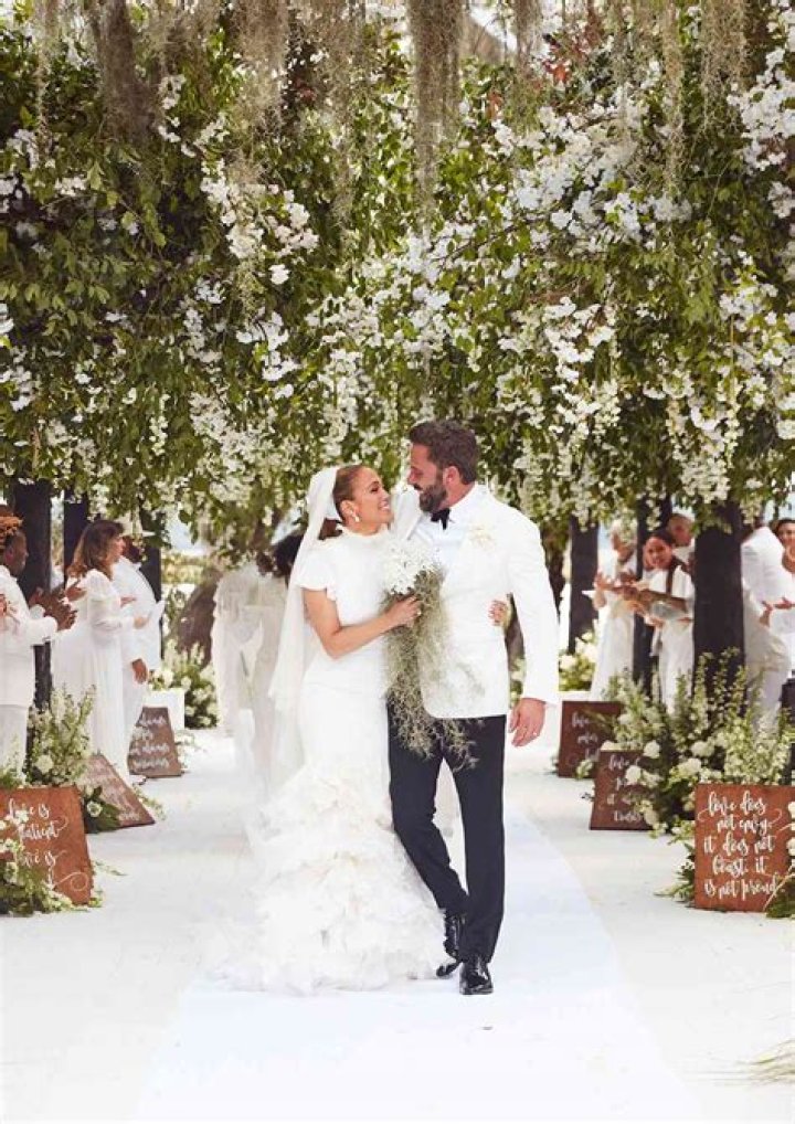 
Who Is NBA Player Brook Lopez’s Girlfriend? Or Is He Married?
